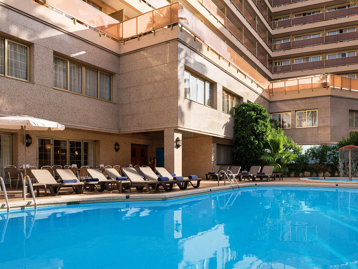 Buche jetzt deinen Traumurlaub im Hotel htop Amaika in Spanien