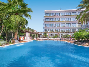 Buche jetzt deinen Traumurlaub im Hotel Sumus Stella & Spa in Spanien