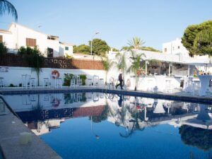 Buche jetzt deinen Traumurlaub im Chevy Hotel & Suites in Spanien