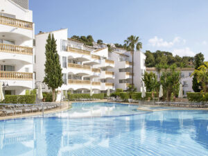 Buche jetzt deinen Traumurlaub im Hotel La Pergola in Spanien