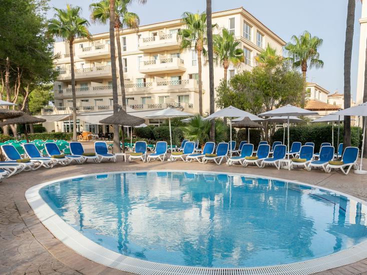 Buche jetzt deinen Traumurlaub im HM Mar Blau in Spanien