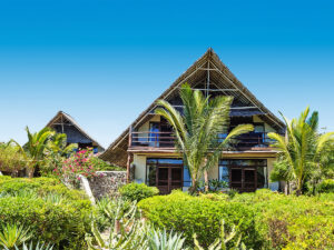 Buche jetzt deinen Traumurlaub im Sunshine Marine Lodge in  ➝ schon ab 1560 €!