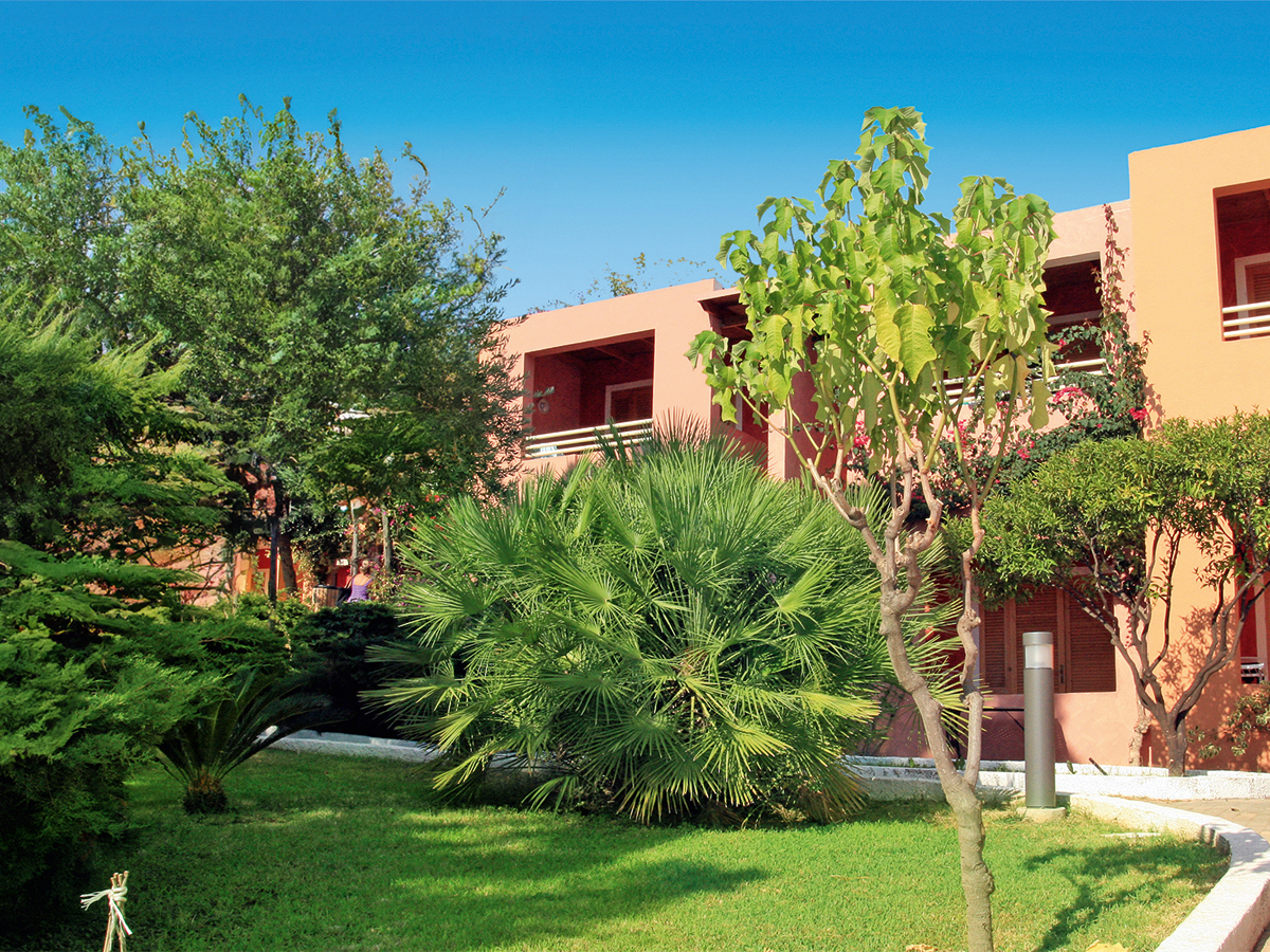 Buche jetzt deinen Traumurlaub im TH Costa Rei in  ➝ schon ab 1510 €!