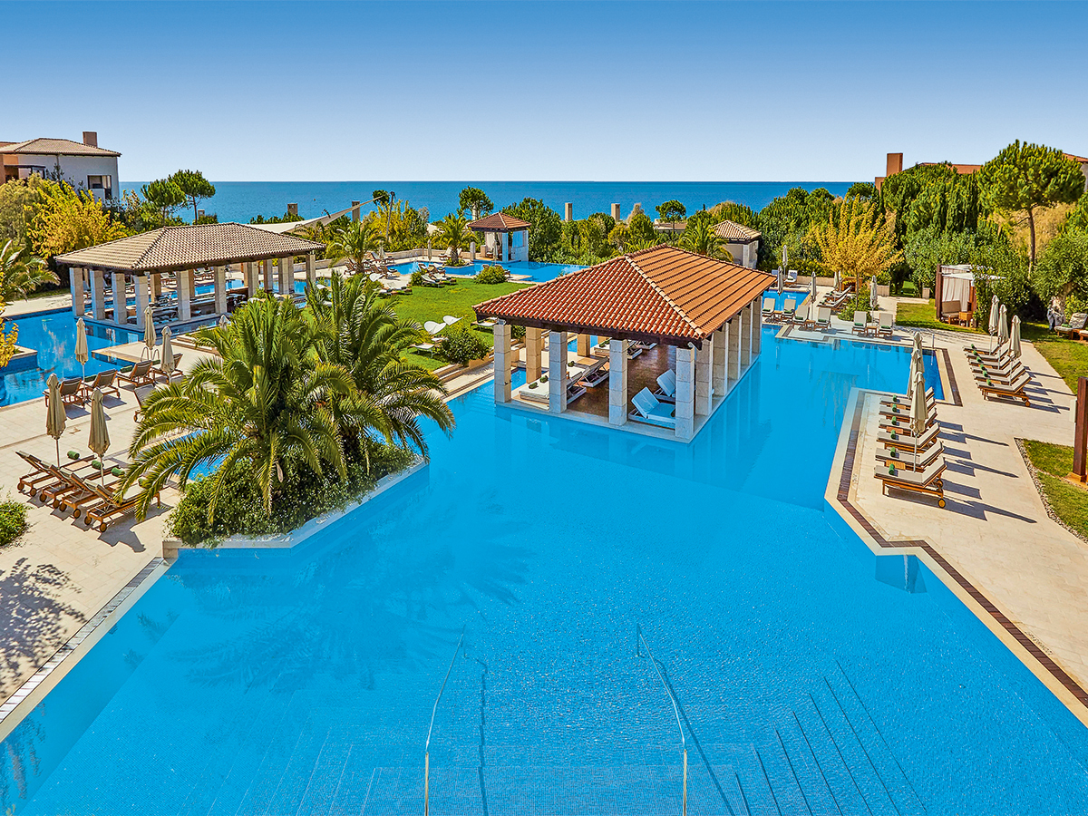 Buche jetzt deinen Traumurlaub im The Romanos a Luxury Collection Resort in  ➝ schon ab 1936 €!