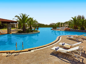 Buche jetzt deinen Traumurlaub im The Westin Resort Costa Navarino in  ➝ schon ab 1814 €!