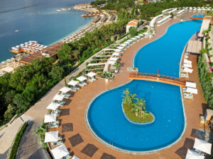 Buche jetzt deinen Traumurlaub im Titanic Luxury Collection Bodrum in  ➝ schon ab 2089 €!
