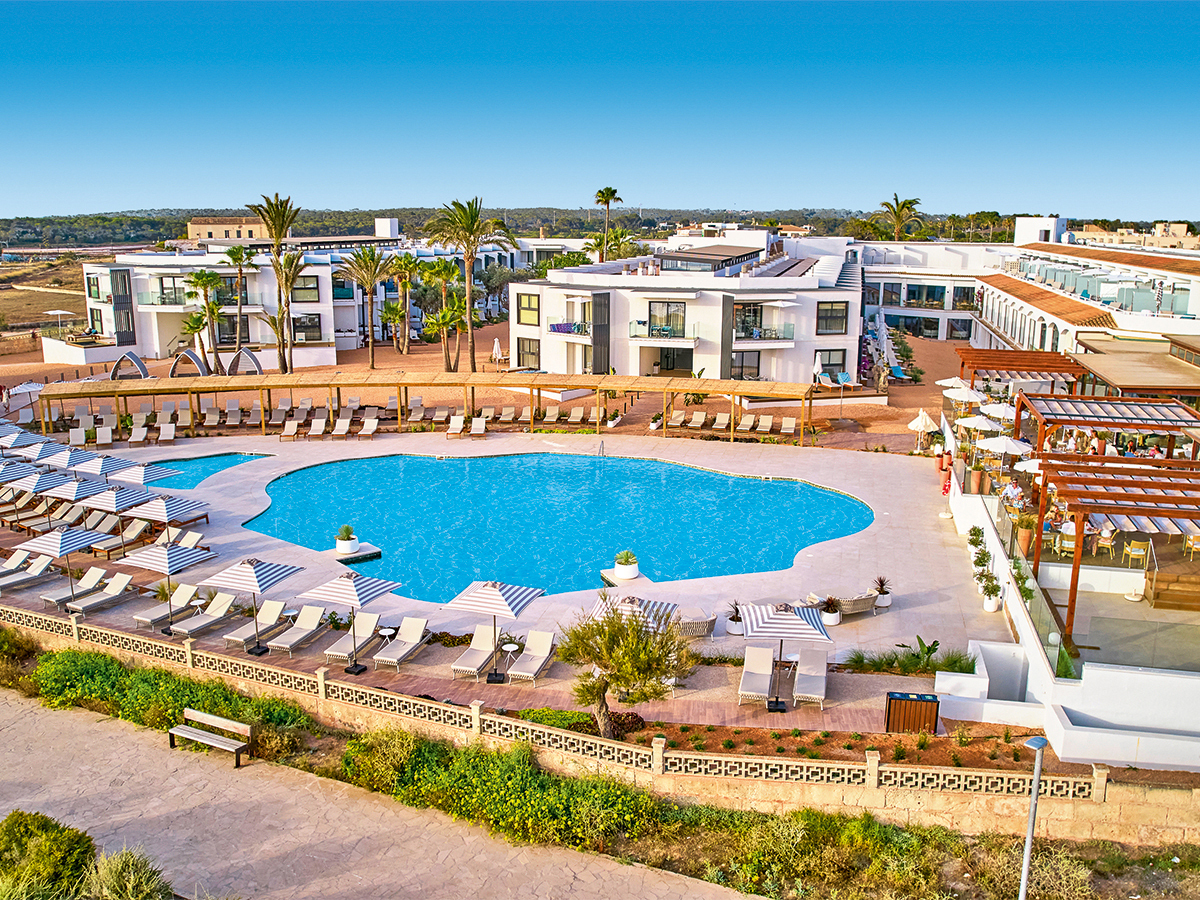 Buche jetzt deinen Traumurlaub im Universal Hotel Grand León & Spa in  ➝ schon ab 1231 €!