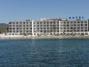 Buche jetzt deinen Traumurlaub im Vibra S'Estanyol in  ➝ schon ab 640 €!