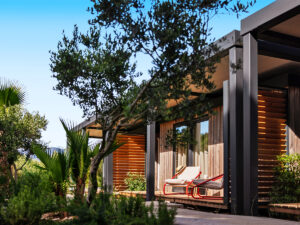 Buche jetzt deinen Traumurlaub im Waterman Beach Village & Glamping in  ➝ schon ab 545 €!