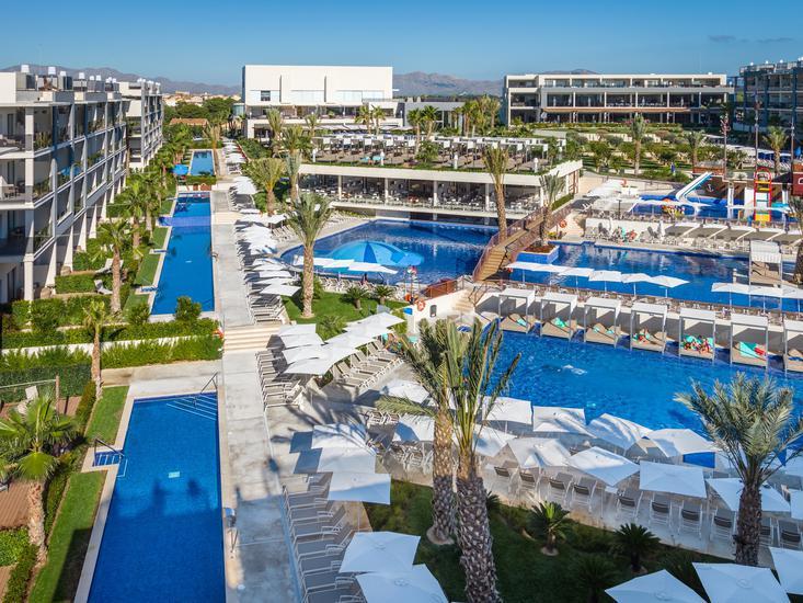 Buche jetzt deinen Traumurlaub im Zafiro Palace Alcudia in  ➝ schon ab 1018 €!