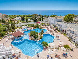 Buche jetzt deinen Traumurlaub im alltoura Club Hotel Kiotari Miraluna in  ➝ schon ab 804 €!