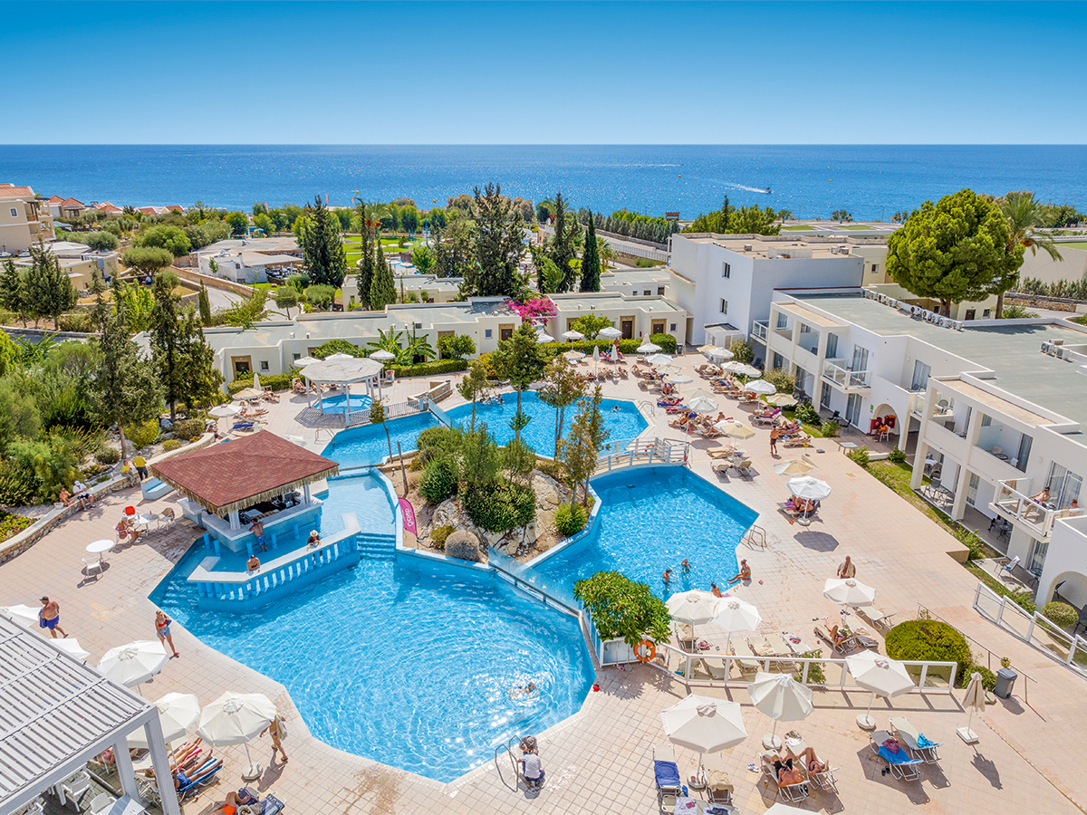 Buche jetzt deinen Traumurlaub im alltoura Club Hotel Kiotari Miraluna in  ➝ schon ab 804 €!